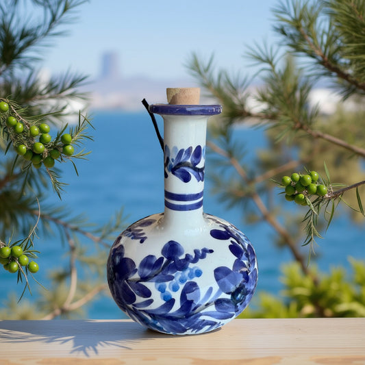 Poppie Art Samos – Handgemaakte Olijfoliefles 250 ml, Blauw Bloem Rond